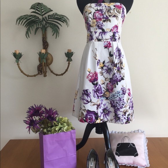 White House Black Market Dresses & Skirts - White House Black Market Dress Strapless  Sz 8
